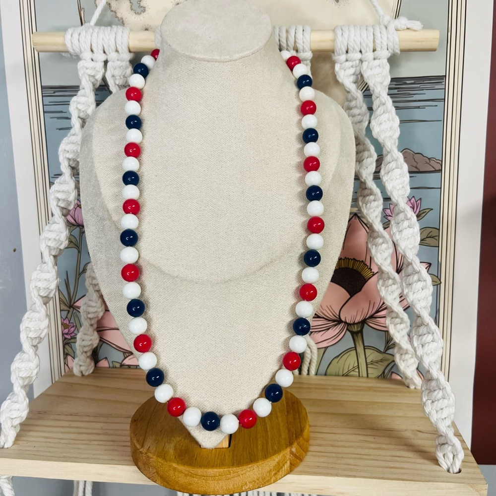 Vintage Women's Beaded Necklace Acrylic Unbranded Red‎ White Blue
